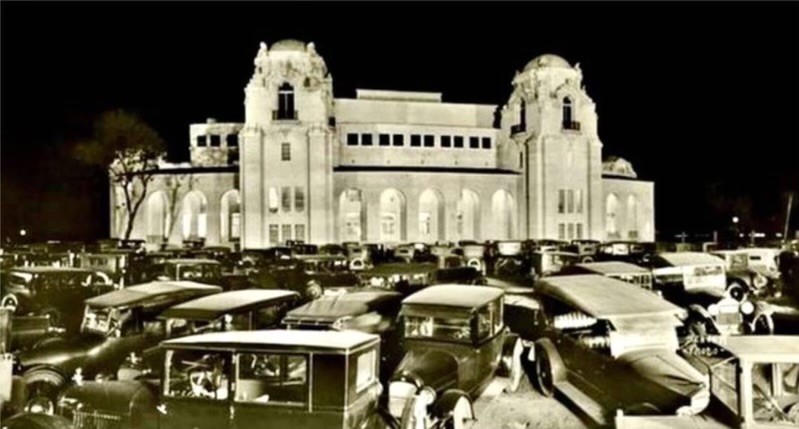 B&W photo of the Music Hall in 1925